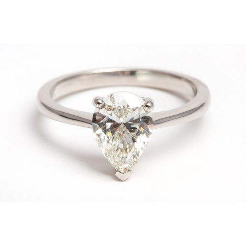 356 - A PLATINUM AND DIAMOND SOLITAIRE RING