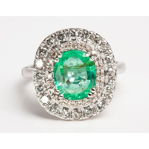 289 - AN EMERALD AND DIAMOND RING