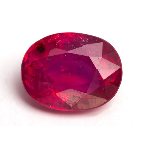 427 - AN OVAL RUBY 7,61 CARATS