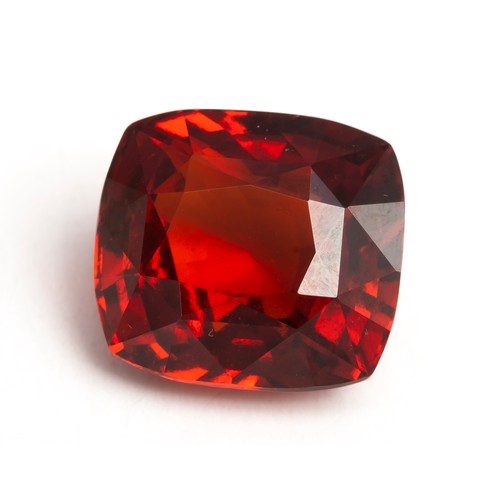 433 - A CUSHION-CUT HESSONITE GARNET 8,60 CARATS