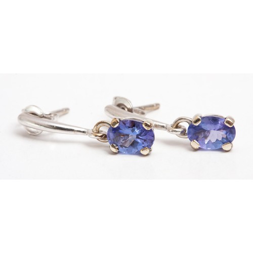 365 - A SUITE OF TANZANITE AND DIAMOND JEWELLERY