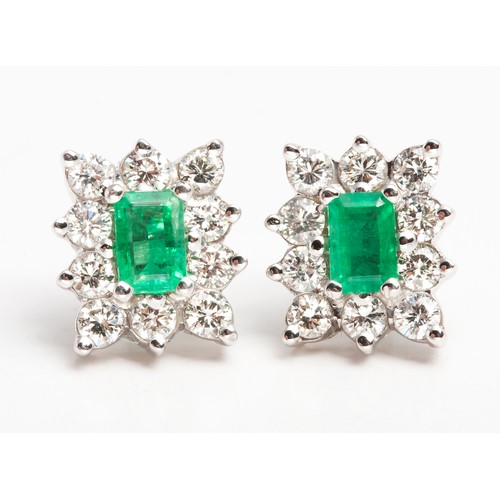 376 - A PART SUITE OF DIAMOND AND EMERALD JEWELLERY ITEMS