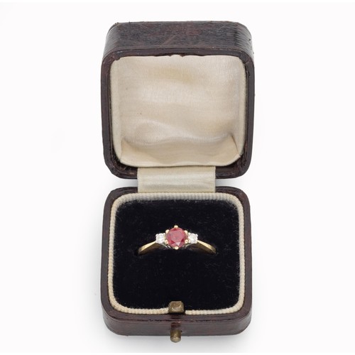 996 - A RUBY AND DIAMOND RING