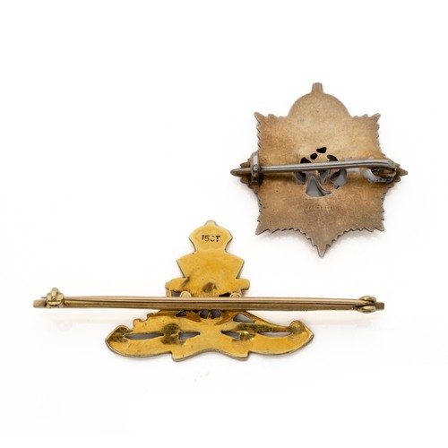 1001 - AN ENAMEL AND 15CT GOLD ROYAL ARTILLERY 'SWEETHEART' BAR BROOCH