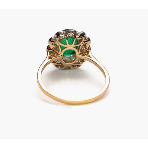 1003 - AN EMERALD AND DIAMOND RING