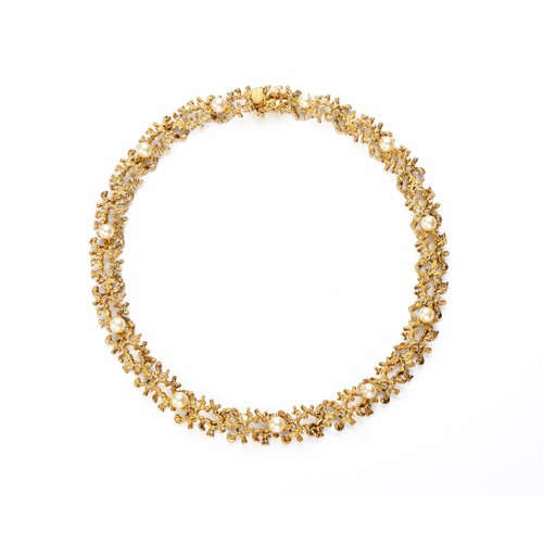 1041 - A 14CT GOLD AND PEARL CHOKER