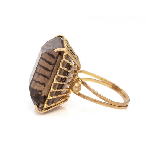 1051 - A SMOKY QUARTZ RING