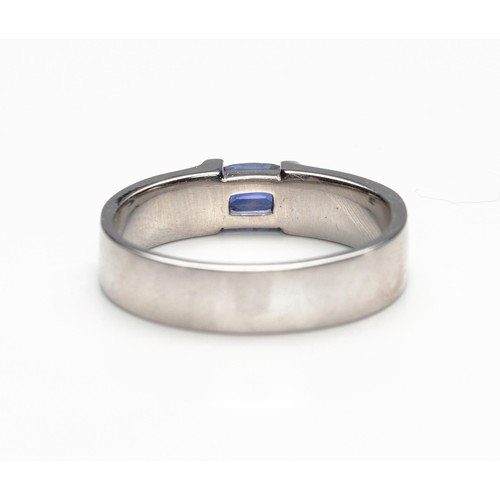 1065 - A DIAMOND AND SAPPHIRE RING