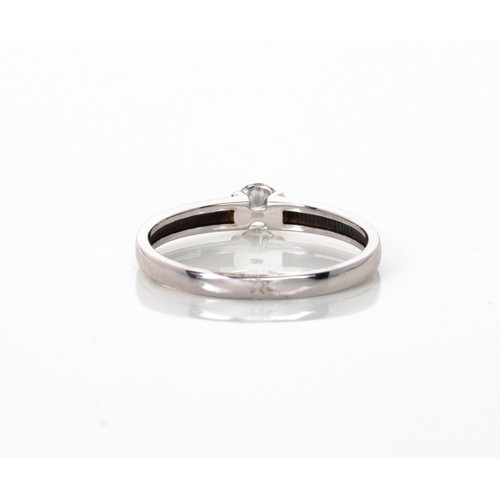 1071 - A DIAMOND SOLITAIRE RING