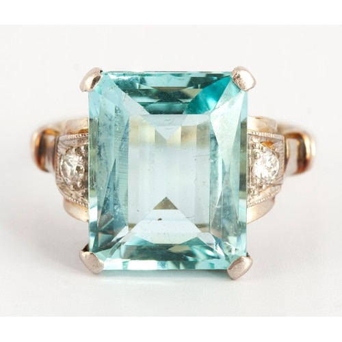 1118 - A BLUE TOPAZ RING