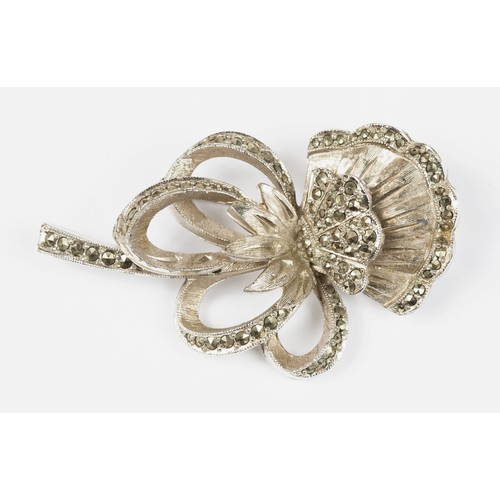 1226 - A SILVER BROOCH