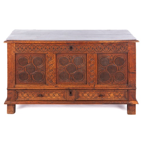 822 - AN ENGLISH OAK CHEST 19TH CENTURY