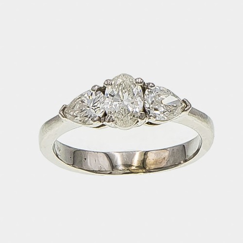 1140 - A DIAMOND TRILOGY RING 1.01 CARATS