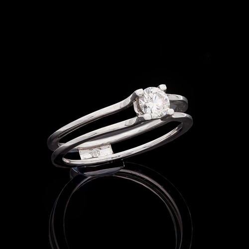 1142 - A DIAMOND SOLITAIRE RING 0,33 CARATS