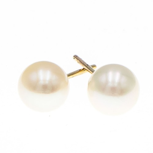 1182 - A PAIR OF PEARL EARRINGS