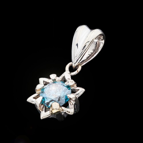 1205 - A BLUE DIAMOND PENDANT