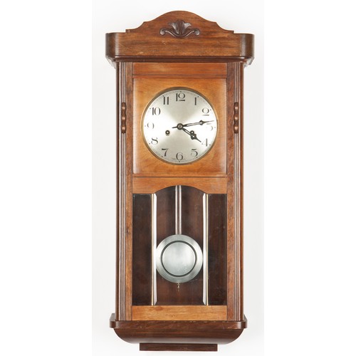 259 - AN OAK CHIMING WALL CLOCK, EARLY 20th CENTURY