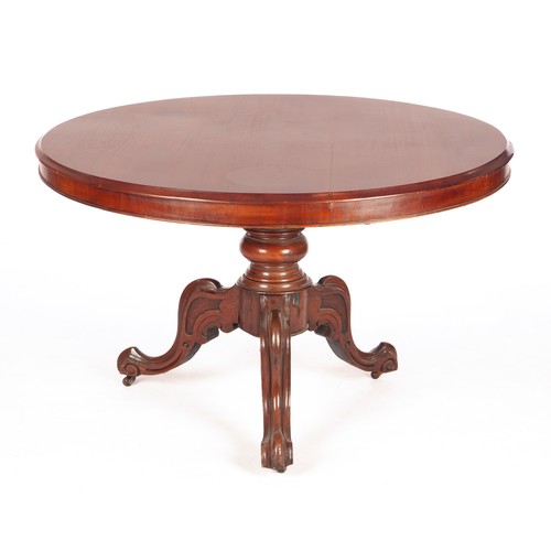 817 - A LATE VICTORIAN MAHOGANY TILT-TOP DINING TABLE