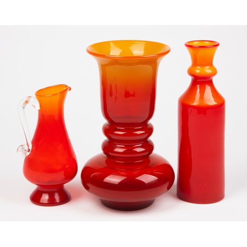 520 - A GROUP OF THREE ORANGE AND RED GLASSWARE