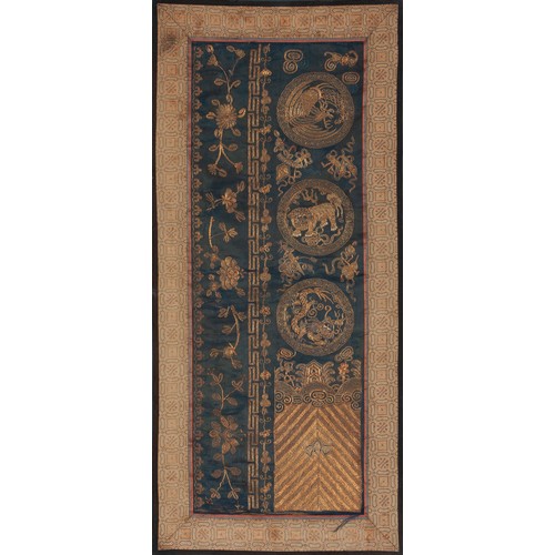 494 - A CHINESE EMBROIDERY, QING DYNASTY, 19TH CENTURY