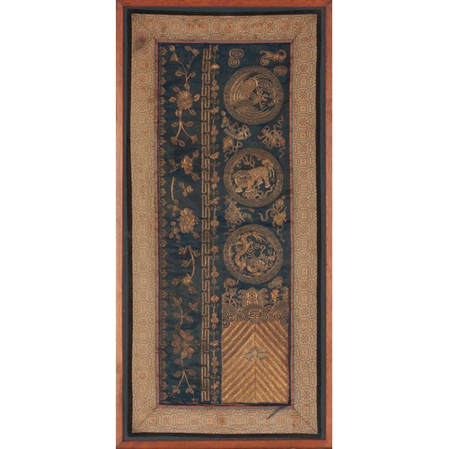 494 - A CHINESE EMBROIDERY, QING DYNASTY, 19TH CENTURY