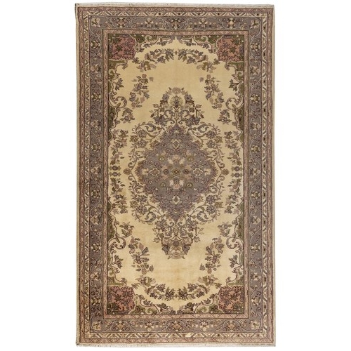 81 - A VINTAGE TURKISH RUG288 by 173cm