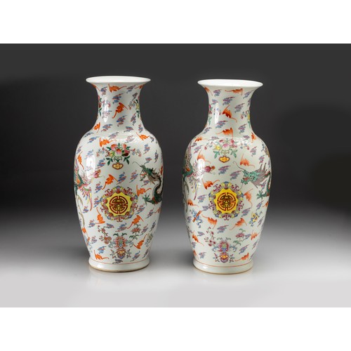 747 - A MATCHED PAIR OF CHINESE FAMILLE ROSE 'DRAGON AND PHOENIX' VASES, REPUBLIC PERIOD, 1912 - 1949