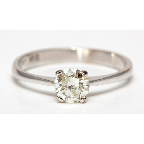 200 - A 0,40 CARAT DIAMOND SOLITAIRE RING