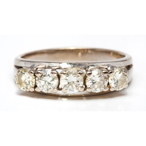 249 - A 0,85 CARAT DIAMOND ETERNITY RING