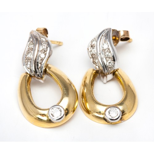 211 - A PAIR OF DIAMOND DRESS EARRINGS