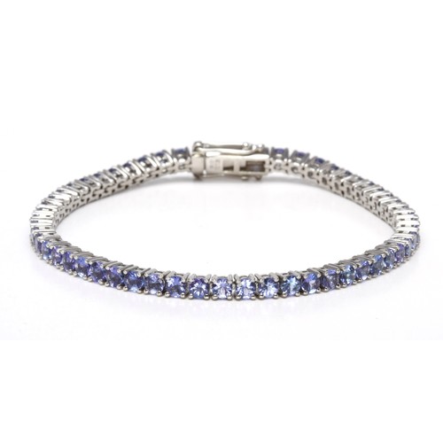 165 - A 7,80 CARAT TANZANITE TENNIS BRACELET