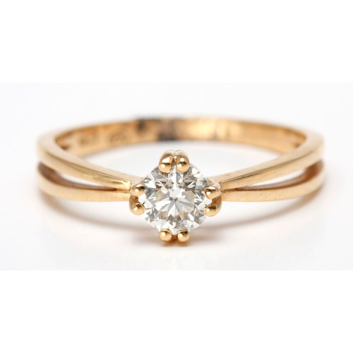 203 - A 0,50 CARAT DIAMOND SOLITAIRE RING