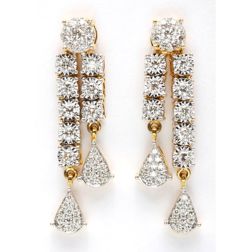 212 - A PAIR OF DIAMOND DROP EARRINGS