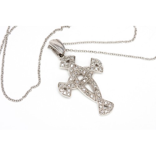 220 - A DIAMOND CROSS PENDANT