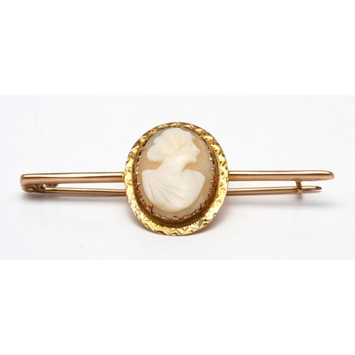 238 - A CAMEO BROOCH