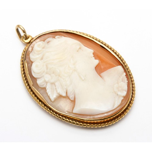 239 - A CAMEO PENDANT