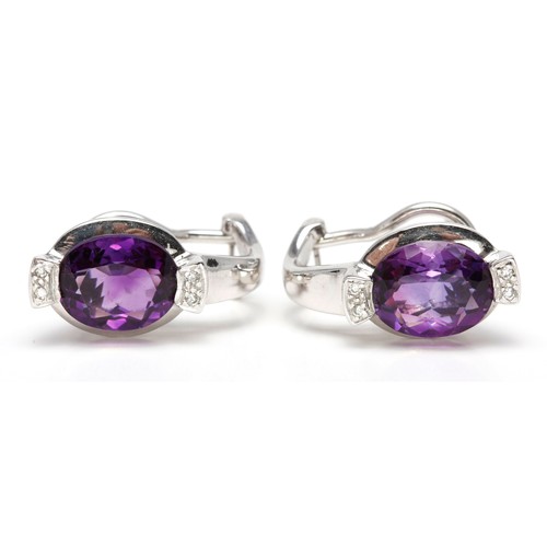 290 - A PAIR OF AMETHYST EARRINGS