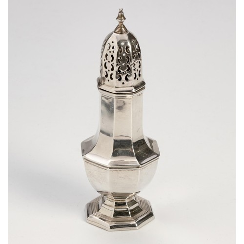 1069 - AN EDWARD VII SILVER SUGAR CASTER, JAY, RICHARD ATTENBOROUGH CO LTD, CHESTER, 1910