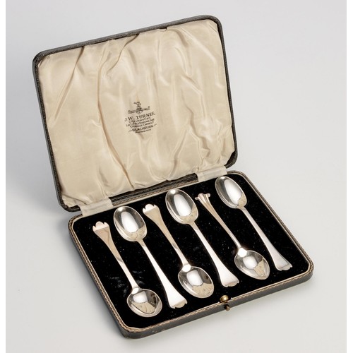 1082 - A GEORGE V CASED SILVER SET OF FIVE TREFID PATTERN TEASPOONS, CHARLES WILLIAM FLETCHER AND SON LTD, ... 