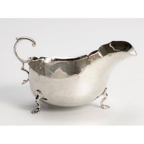 1066 - AN EDWARD VII SILVER GRAVY BOAT, MARTIN, HALL AND CO, SHEFFIELD, 1906