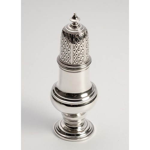 1091 - AN ELIZABETH II SILVER SUGAR CASTER, WILLIAM WALTER ANTIQUES LTD, LONDON, 1967