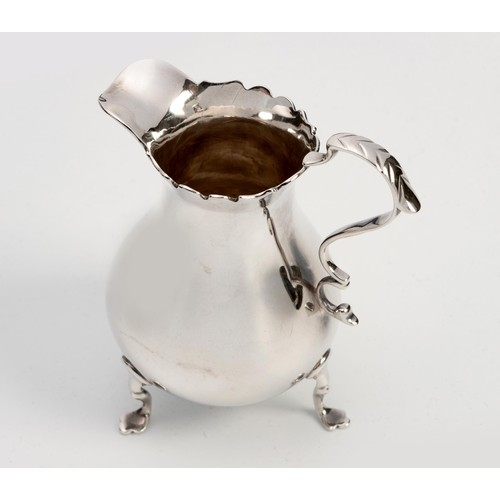 1092 - AN ELIZABETH II SILVER MILK CREAMER, RODNEY CLIVE PETTIT, LONDON, 1970