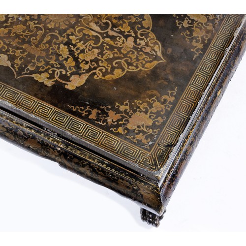 352 - A CHINESE GILT BLACK LACQUER LOW TABLE, KANG, QING DYNASTY, 1644- 1912, PROBABLY IMPERIAL