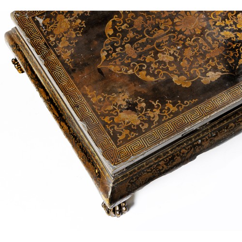 352 - A CHINESE GILT BLACK LACQUER LOW TABLE, KANG, QING DYNASTY, 1644- 1912, PROBABLY IMPERIAL