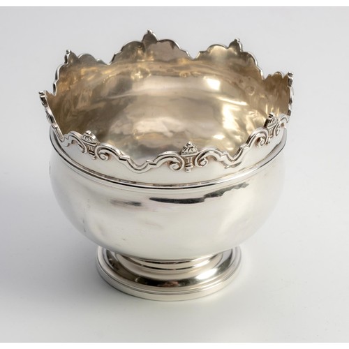 1059 - AN EDWARD VII SILVER MINIATURE ROSE BOWL, GOLDSMITHS AND SILVERSMITHS CO LTD, LONDON, 1904