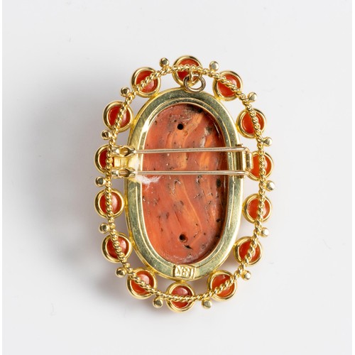 452 - A CORAL BROOCH/PENDANT