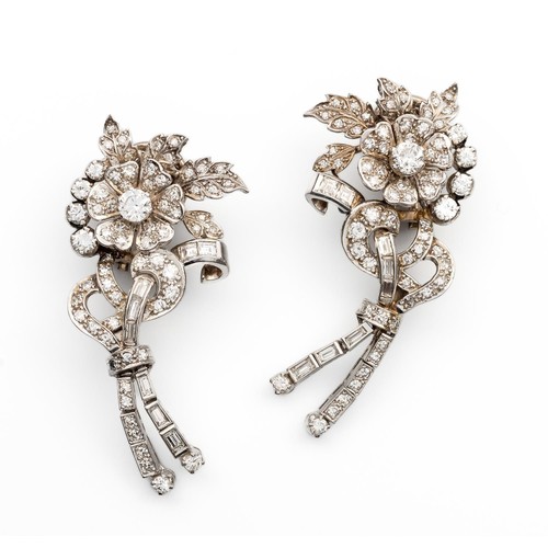 457 - A PAIR OF DIAMOND EAR CLIPS