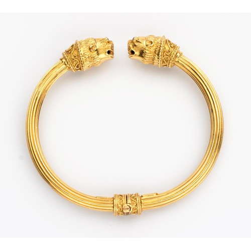 463 - AN 18CT GOLD SPRING-HINGED BANGLE, LALAOUNIS