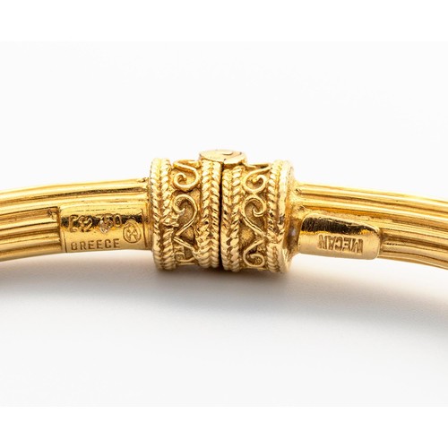 463 - AN 18CT GOLD SPRING-HINGED BANGLE, LALAOUNIS