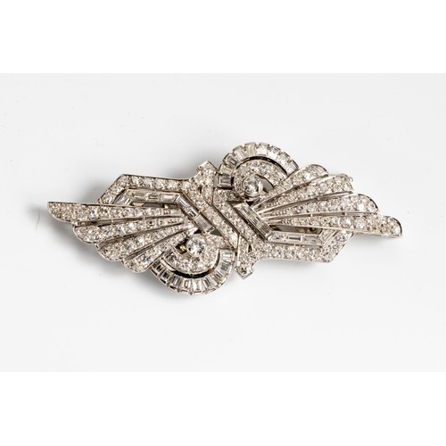 466 - A DIAMOND DOUBLE-CLIP BROOCH